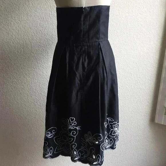 Robbie Bee Black Strapless Floral Dress - Picture 3 of 7